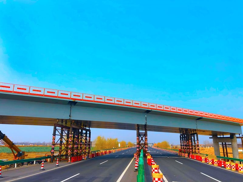 河南省新鄉(xiāng)公路橋梁建設(shè)有限責任公司新建荷寶高速互通式立交鋼箱梁工程（2100t）